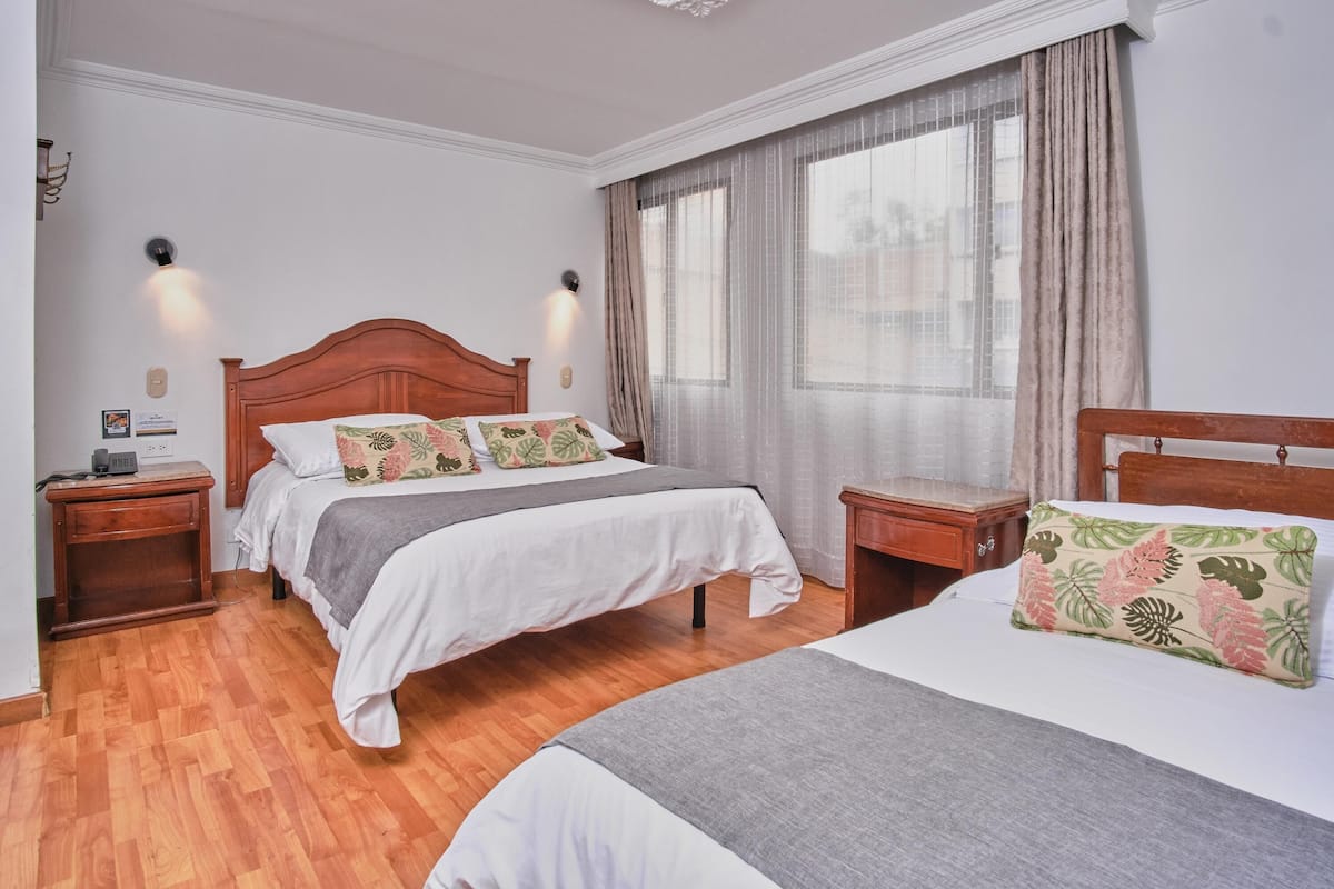 Hypo-allergenic bedding, desk, free WiFi, bed sheets