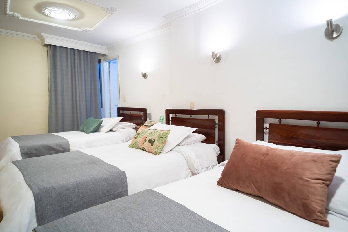 Hypo-allergenic bedding, desk, free WiFi, bed sheets