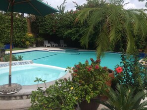 Outdoor pool, sun loungers - Quinta Tonali (Xochitepec)