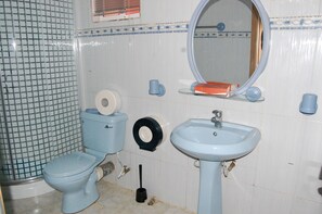 Bathroom - Encore Lagos Hotels And Suites (Lagos)