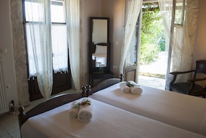 2 bedrooms, premium bedding, free cots/infant beds, rollaway beds - Arethousa Villas (Lefkada)