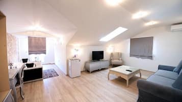 Superior Suite | Premium bedding, in-room safe, individually decorated, desk