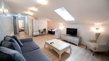 Suite Supérieure | Coin séjour | TV connectée