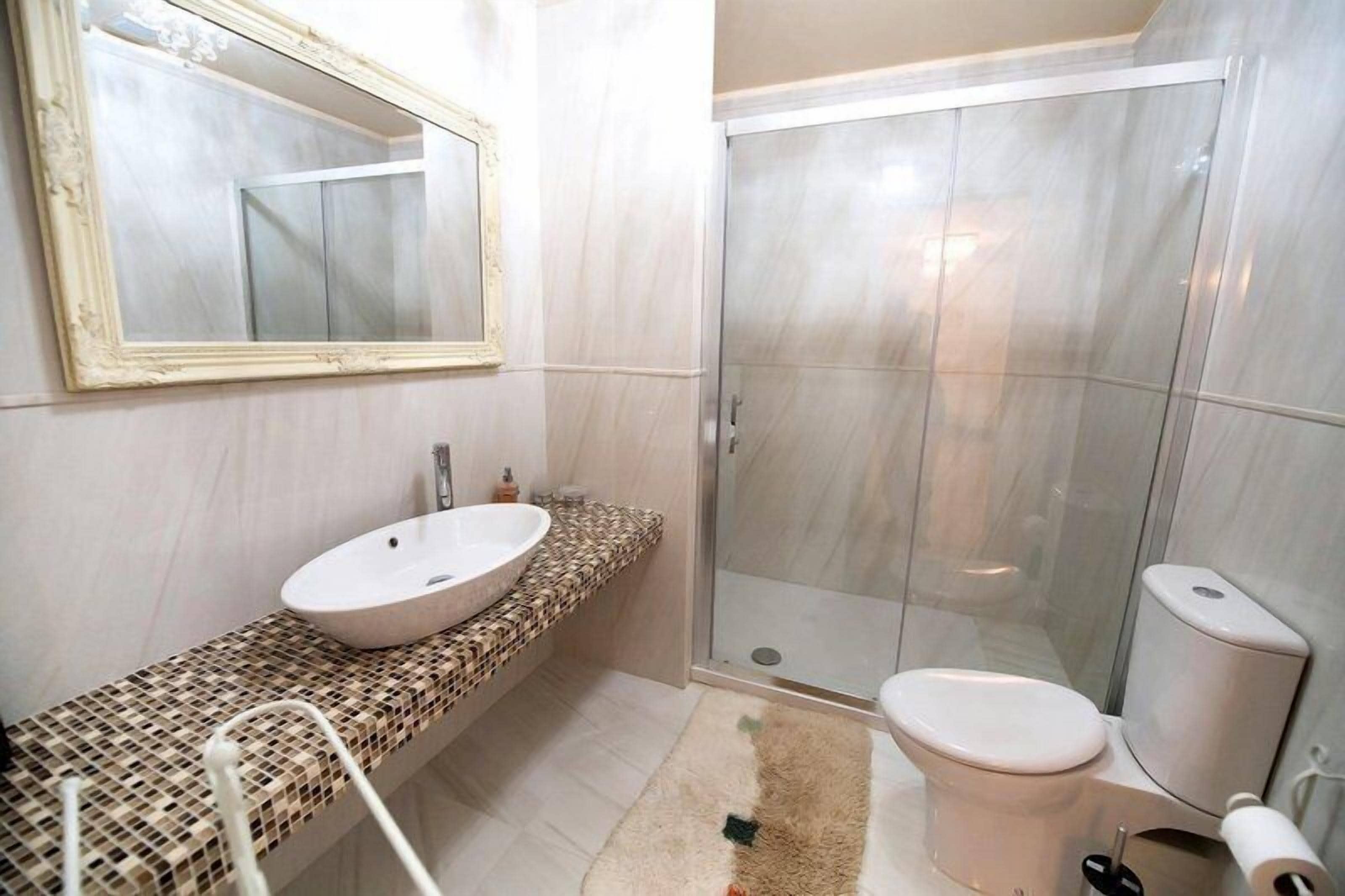 honeymoon studio suite | bathroom | shower, free toiletries, hair dryer, slippers