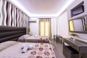 Superior-Doppel- oder -Zweibettzimmer | Hochwertige Bettwaren, Zimmersafe, individuell dekoriert, Schreibtisch