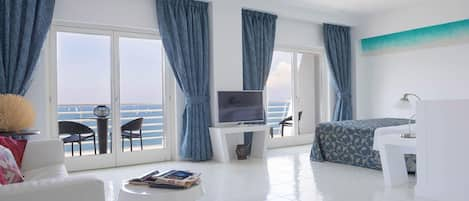 Junior Suite, Sea View | Minibar, in-room safe, desk, soundproofing