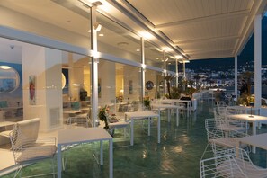 Der serveres morgenmad