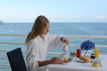 Daily buffet breakfast (EUR 15 per person)