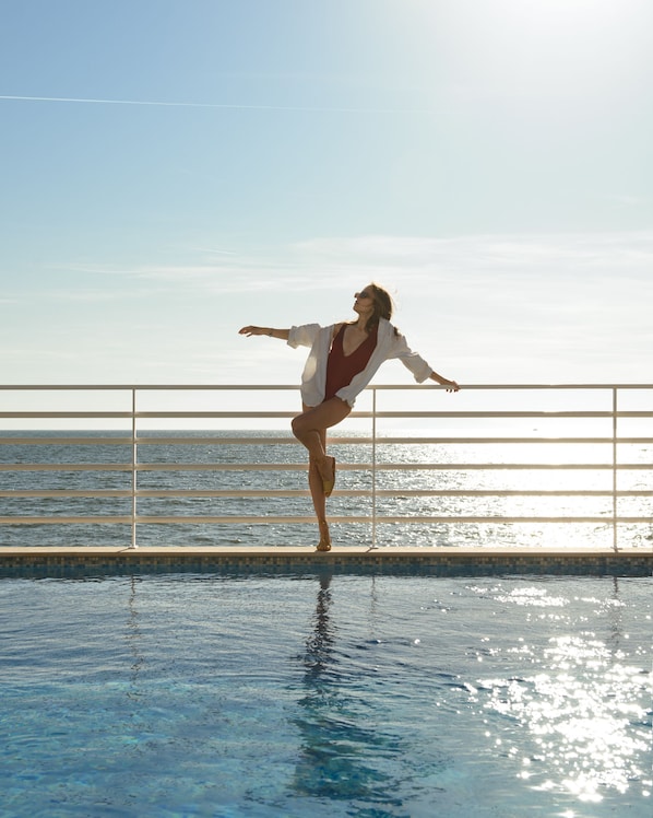 Seasonal outdoor pool, open 9:00 AM to 7:00 PM, pool loungers