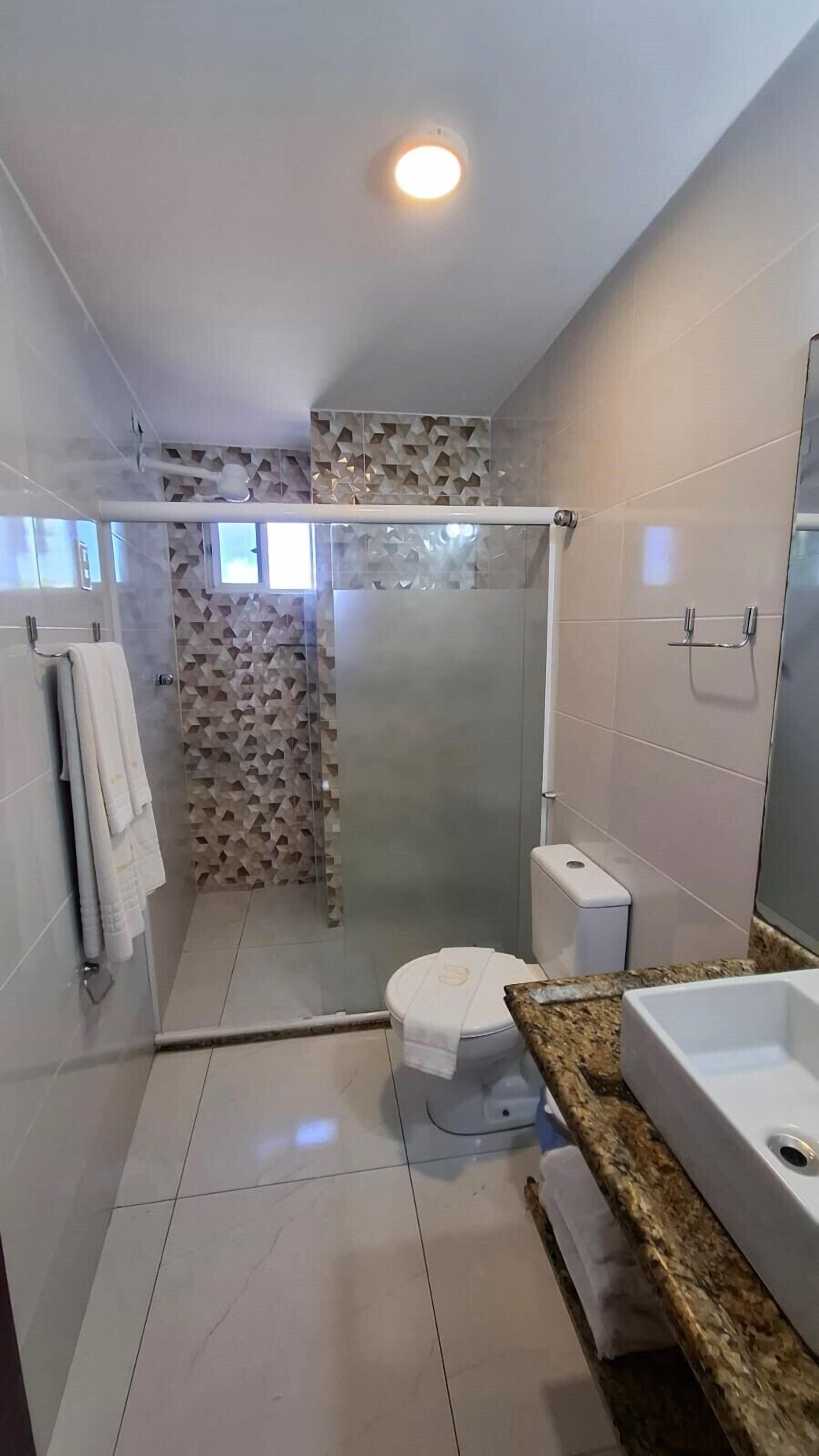 standard double room | bathroom | shower, rainfall showerhead, free toiletries, towels