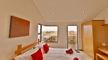 3 habitaciones, tabla de planchar con plancha y cunas gratuitas