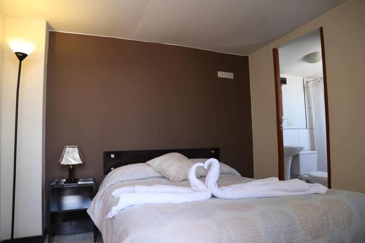 Double Room, Balcony, Mountain View | Peti besi dalam bilik, meja, seterika/papan seterika