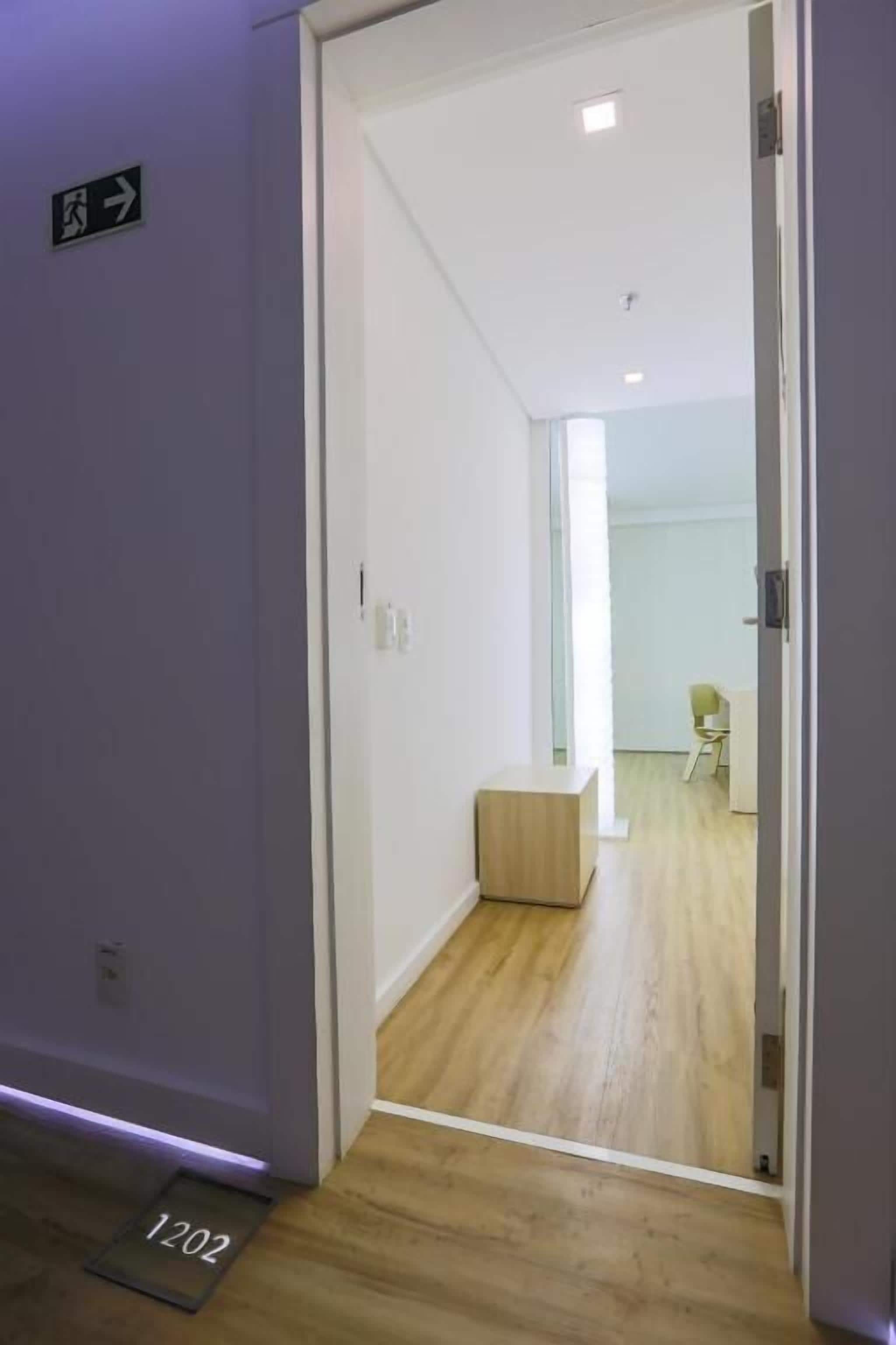 deluxe apartment, 1 king bed | minibar, in-room safe, individually decorated, individually furnished