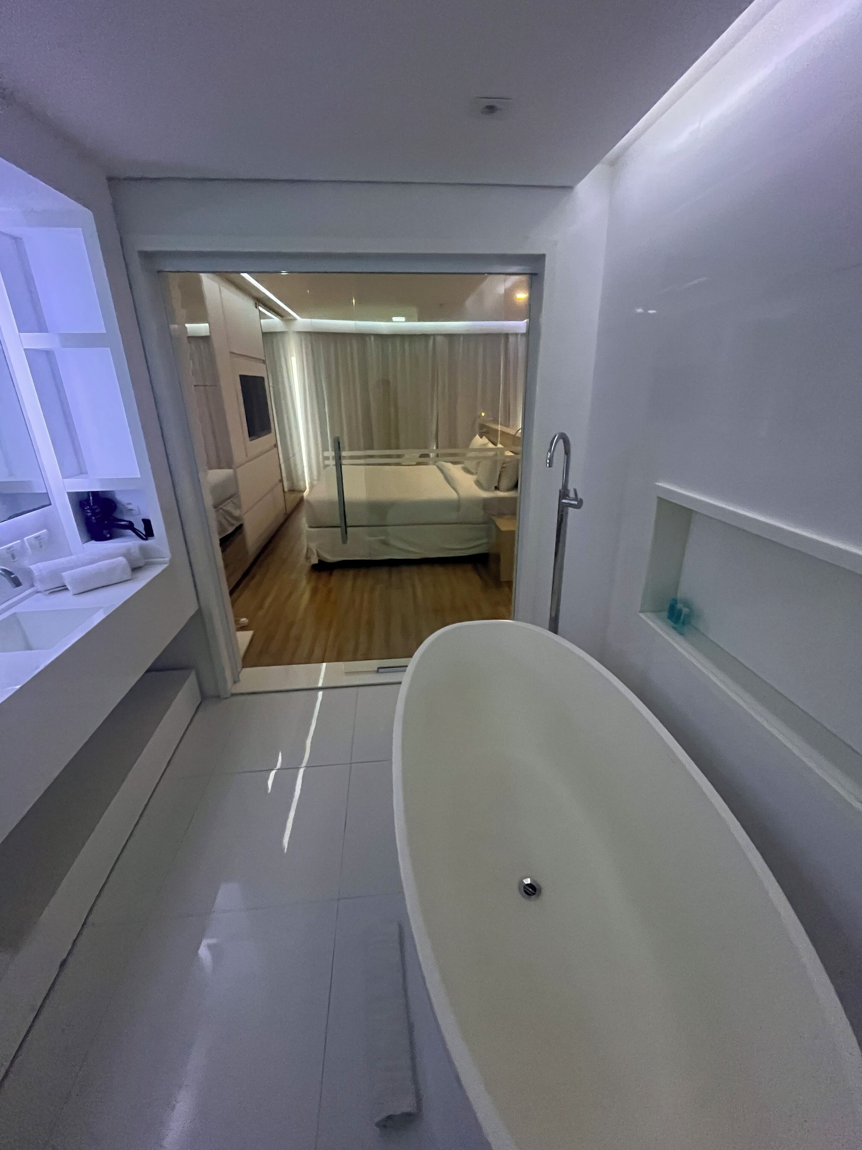 Premium Apartment, 1 King Bed, Bathtub | Bathroom | Free toiletries, hair dryer, towels, soap
