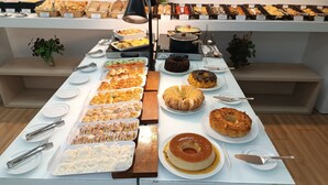 A buffet with various food items and utensils. - Samba Bossa Nova Ipanema (Rio de Janeiro)