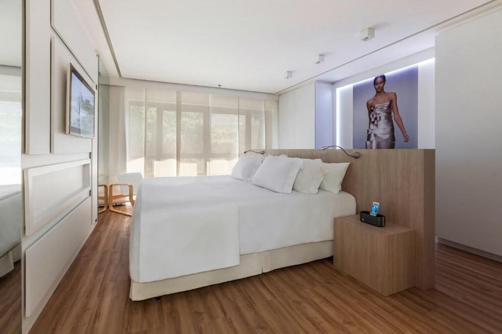 premium apartment, 1 king bed, bathtub | minibar, in-room safe, individually decorated, individually furnished