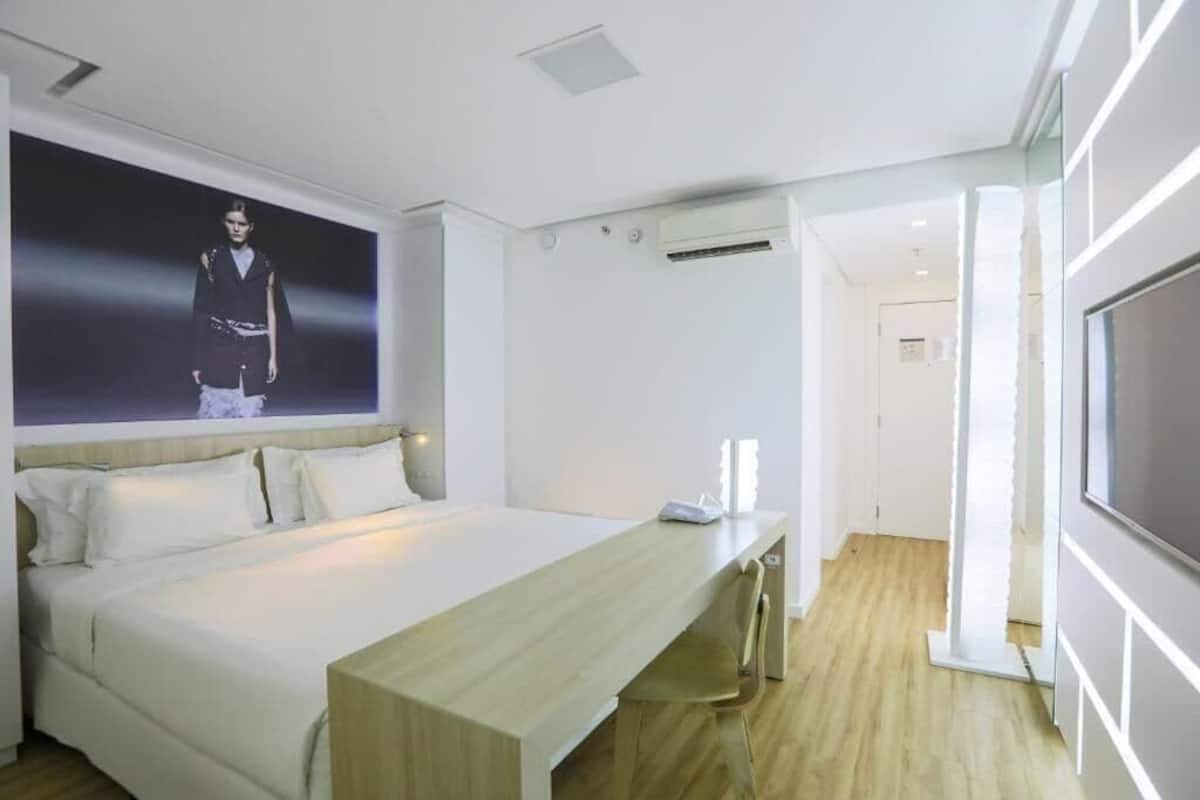 Minibar, in-room safe, individually decorated, individually furnished