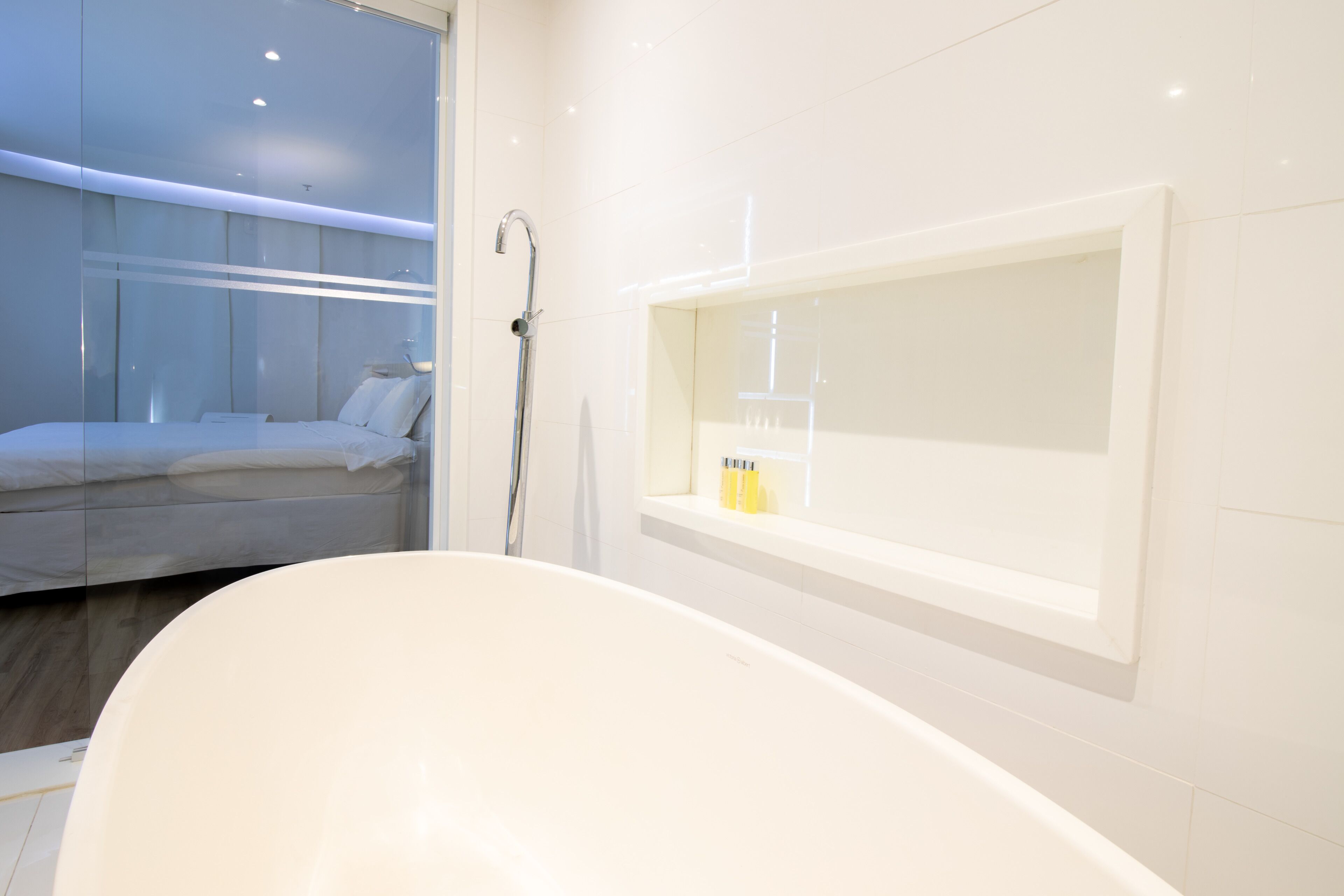 premium apartment, 1 king bed, bathtub | bathroom | designer toiletries, hair dryer, bathrobes, towels