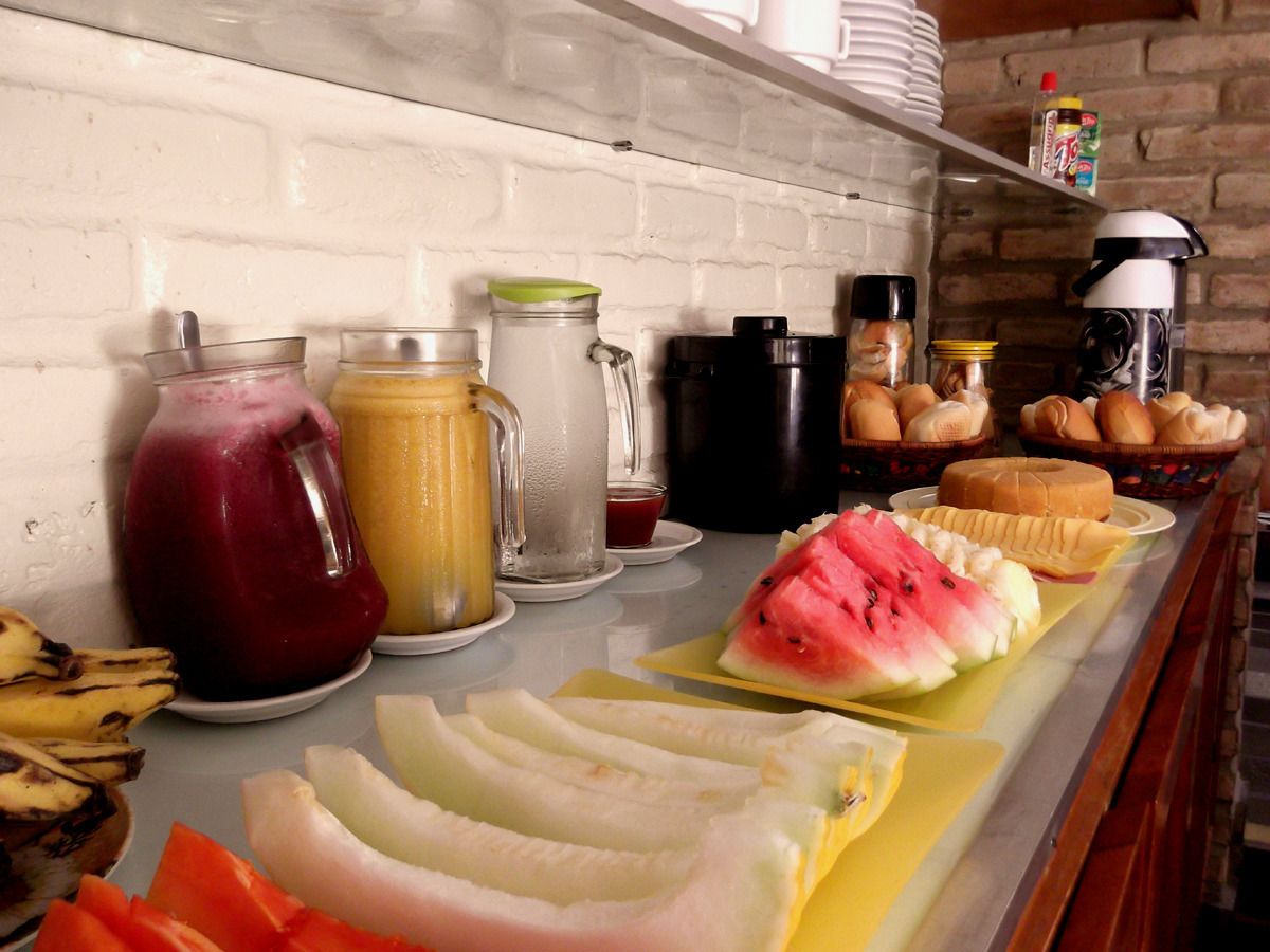 Café da manhã com buffet grátis todos os dias