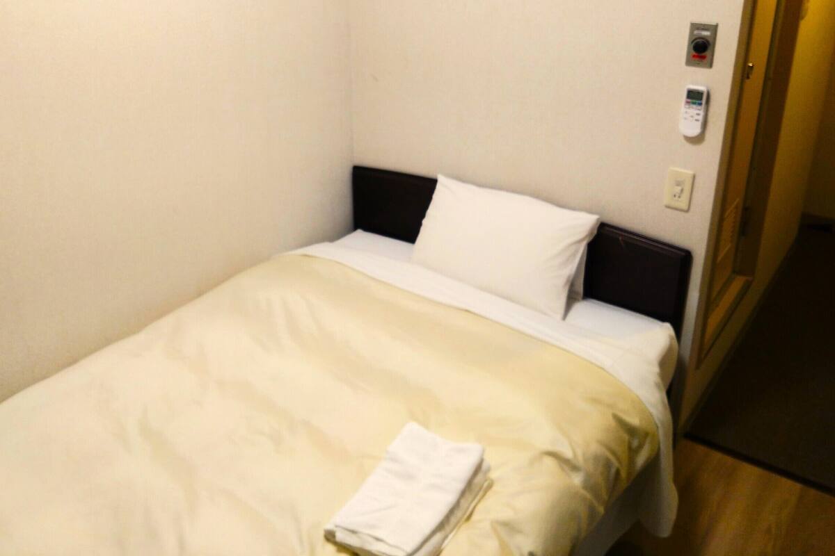 Desk, WiFi (free), bed sheets