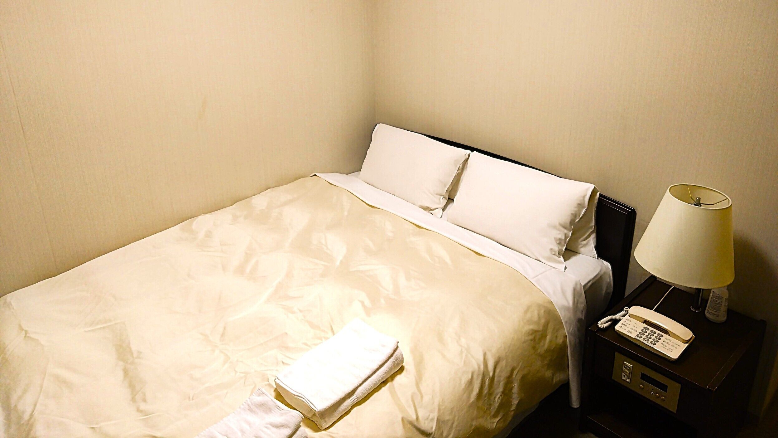 Desk, free WiFi, bed sheets