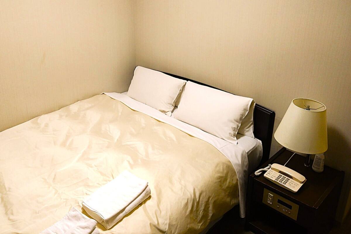 Desk, WiFi (free), bed sheets