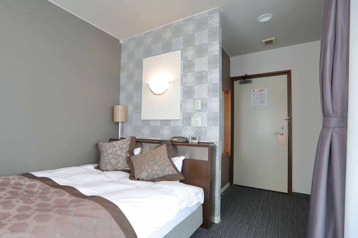 Desk, iron/ironing board (on request), WiFi (free), bed sheets