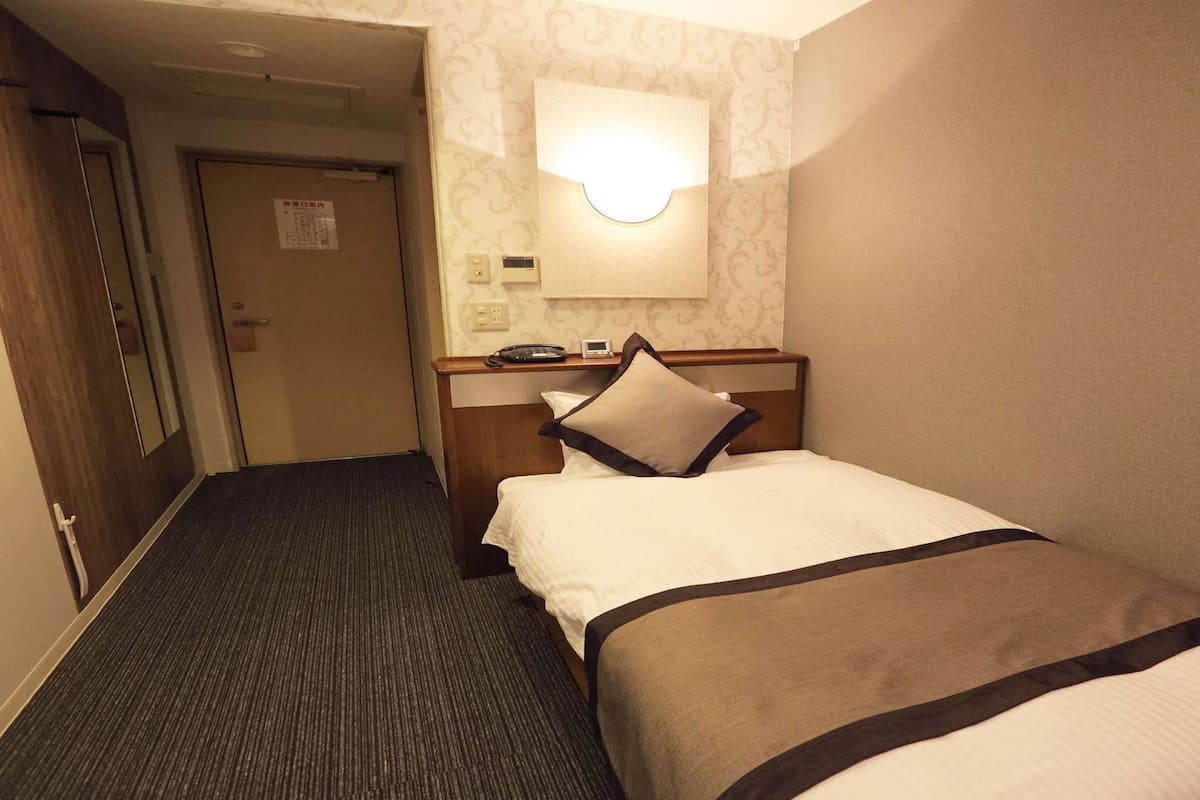 Desk, iron/ironing board (on request), WiFi (free), bed sheets