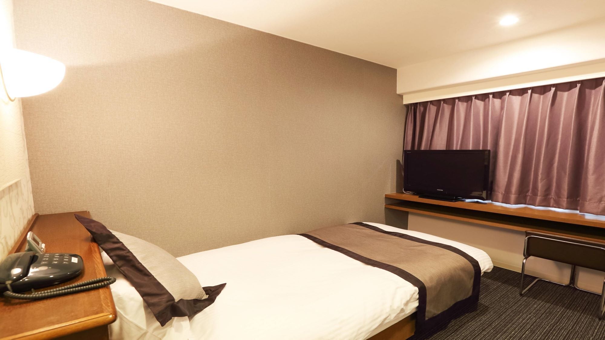Desk, iron/ironing board (on request), WiFi (free), bed sheets