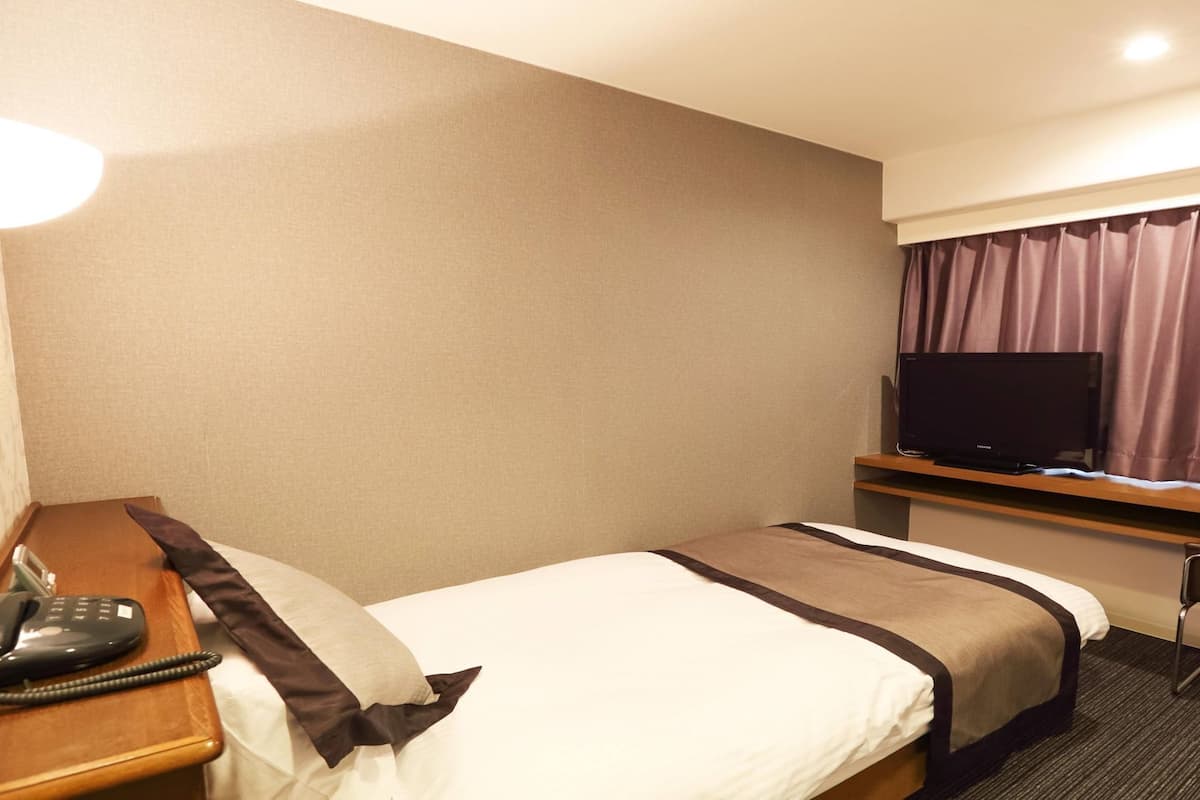 Desk, iron/ironing board (on request), WiFi (free), bed sheets