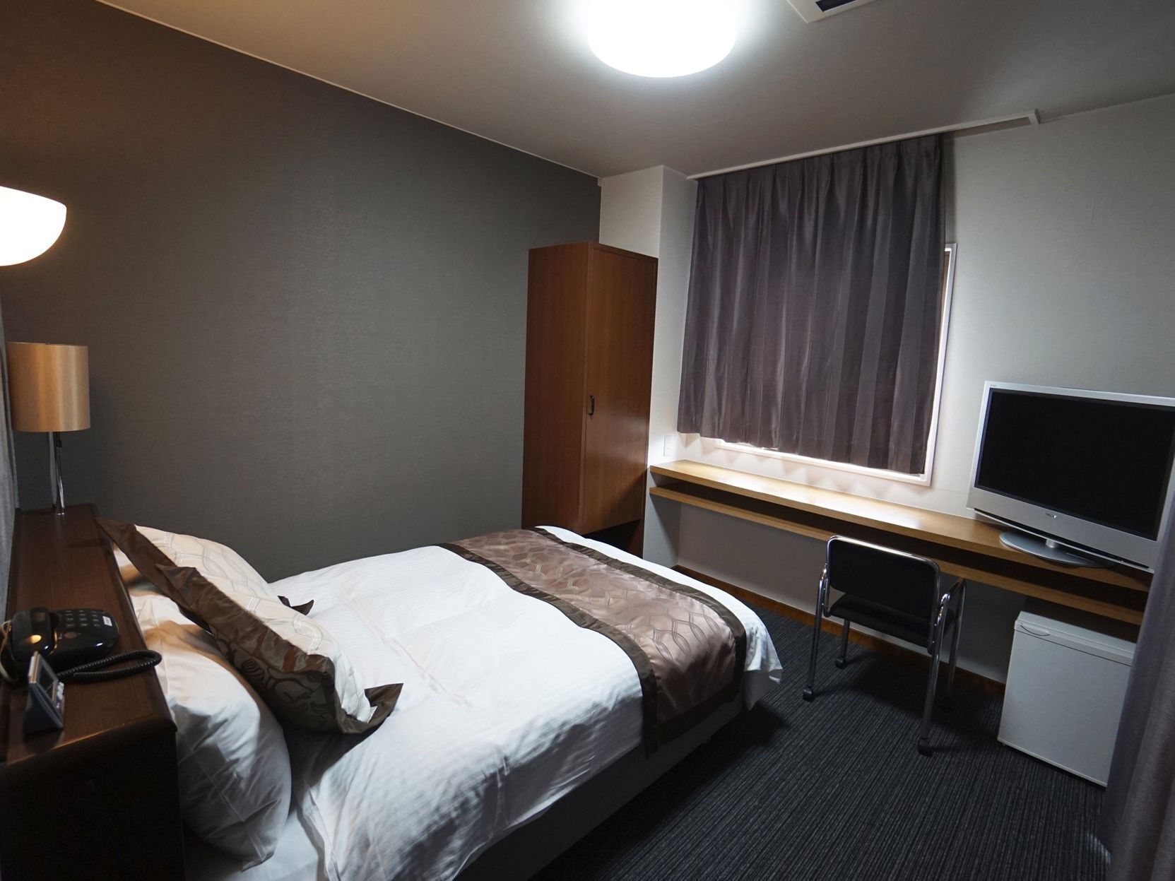 Desk, iron/ironing board, free WiFi, bed sheets