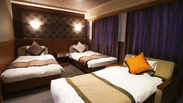 Dreibettzimmer, Nichtraucher | Schreibtisch, Bügeleisen/Bügelbrett, kostenloses WLAN, Bettwäsche