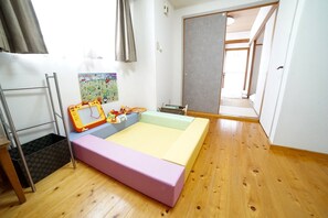 Desk, iron/ironing board, free WiFi, bed sheets - Hotel AreaOne Kochi (Kochi)