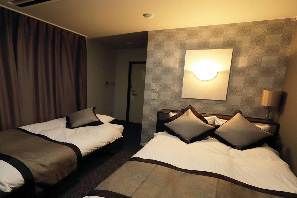 Desk, iron/ironing board (on request), WiFi (free), bed sheets