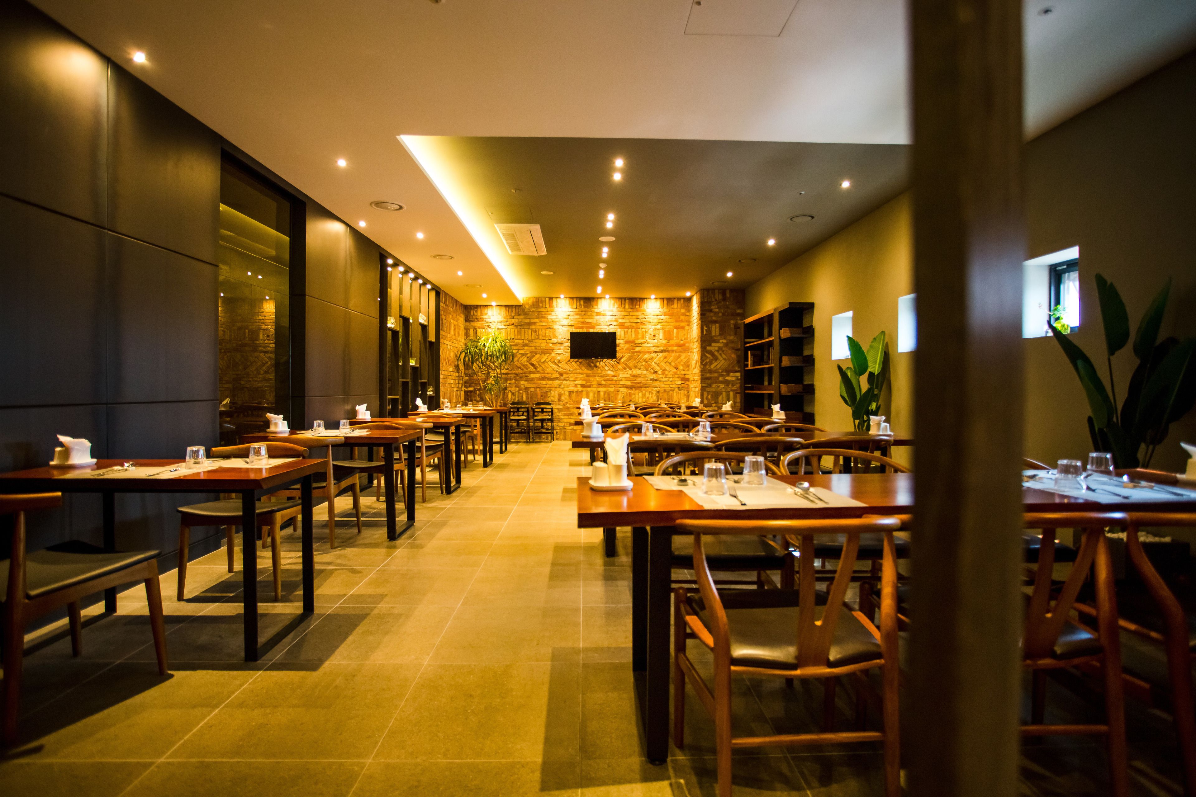 Daily buffet breakfast (KRW 10000 per person)