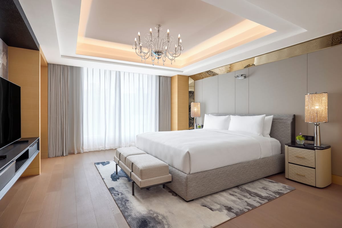 Svíta - mörg rúm (Ambassador Suite) | Rúmföt af bestu gerð, dúnsængur, rúm með Select Comfort dýnum, míníbar