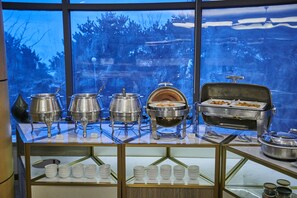 Daily buffet breakfast for a fee - Amber Resort Jeju (Jeju City)
