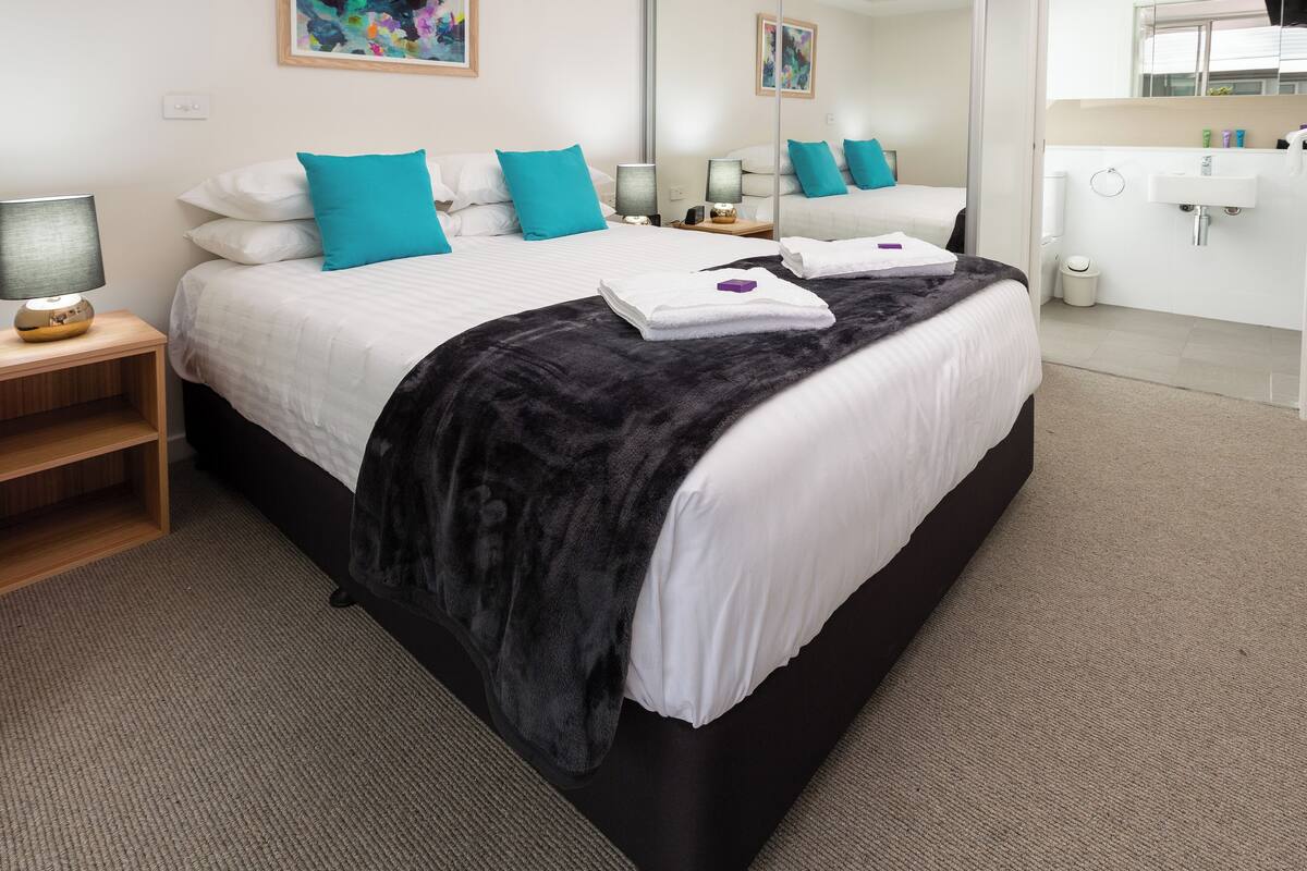 Soundproofing, iron/ironing board, WiFi (free), bed sheets