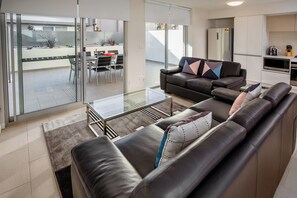 Deluxe Apartment, 2 Bedrooms | Living area | Flat-screen TV - Hamilton Executive Apartments (Hamilton)