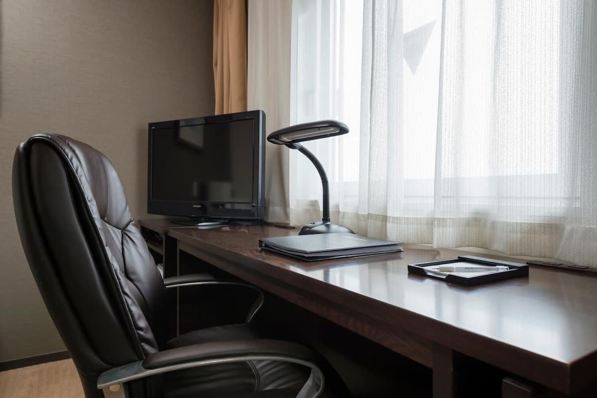 premium bedding, desk, free wifi