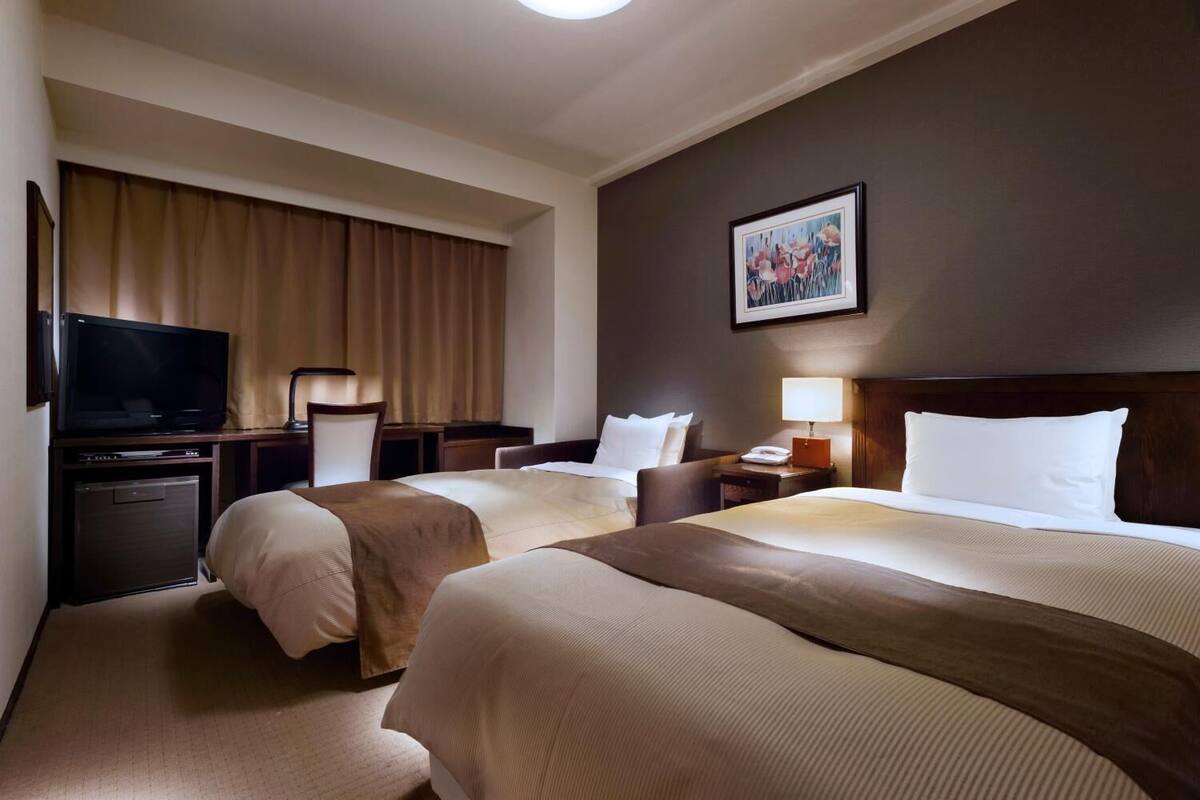 premium bedding, desk, free wifi