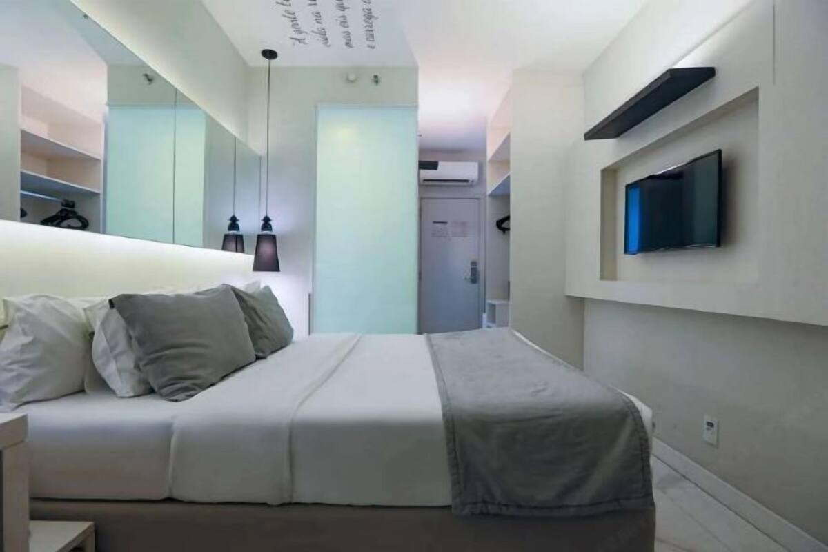 Minibar, in-room safe, laptop workspace, iron/ironing board