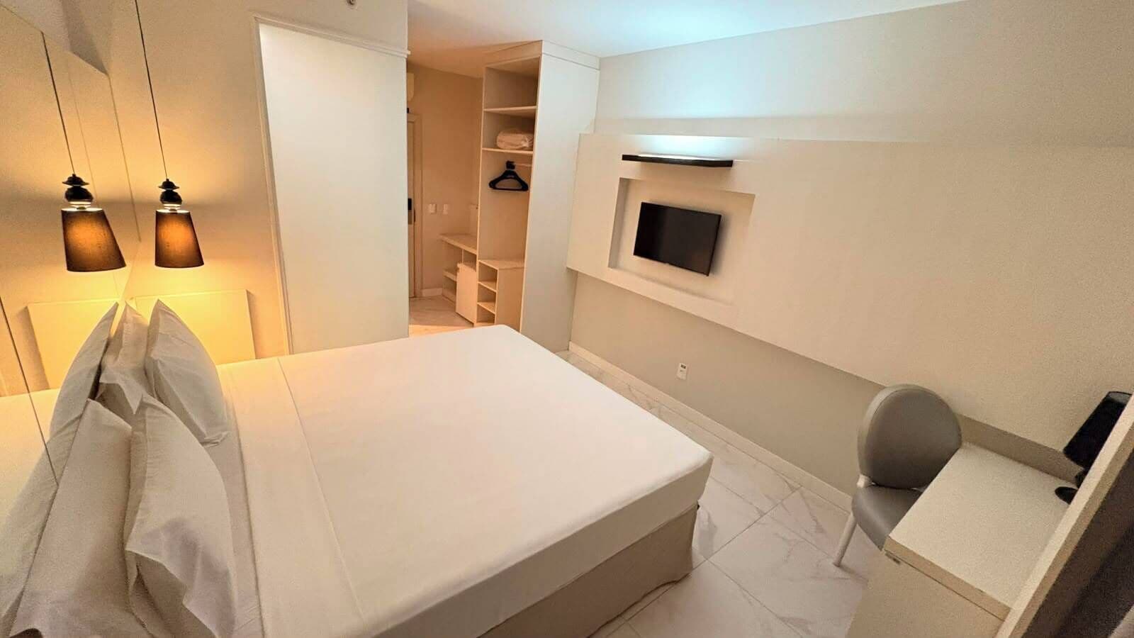 Minibar y caja de seguridad en la habitación 