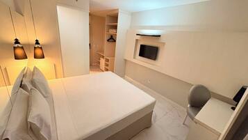 Minibar, in-room safe, laptop workspace, soundproofing