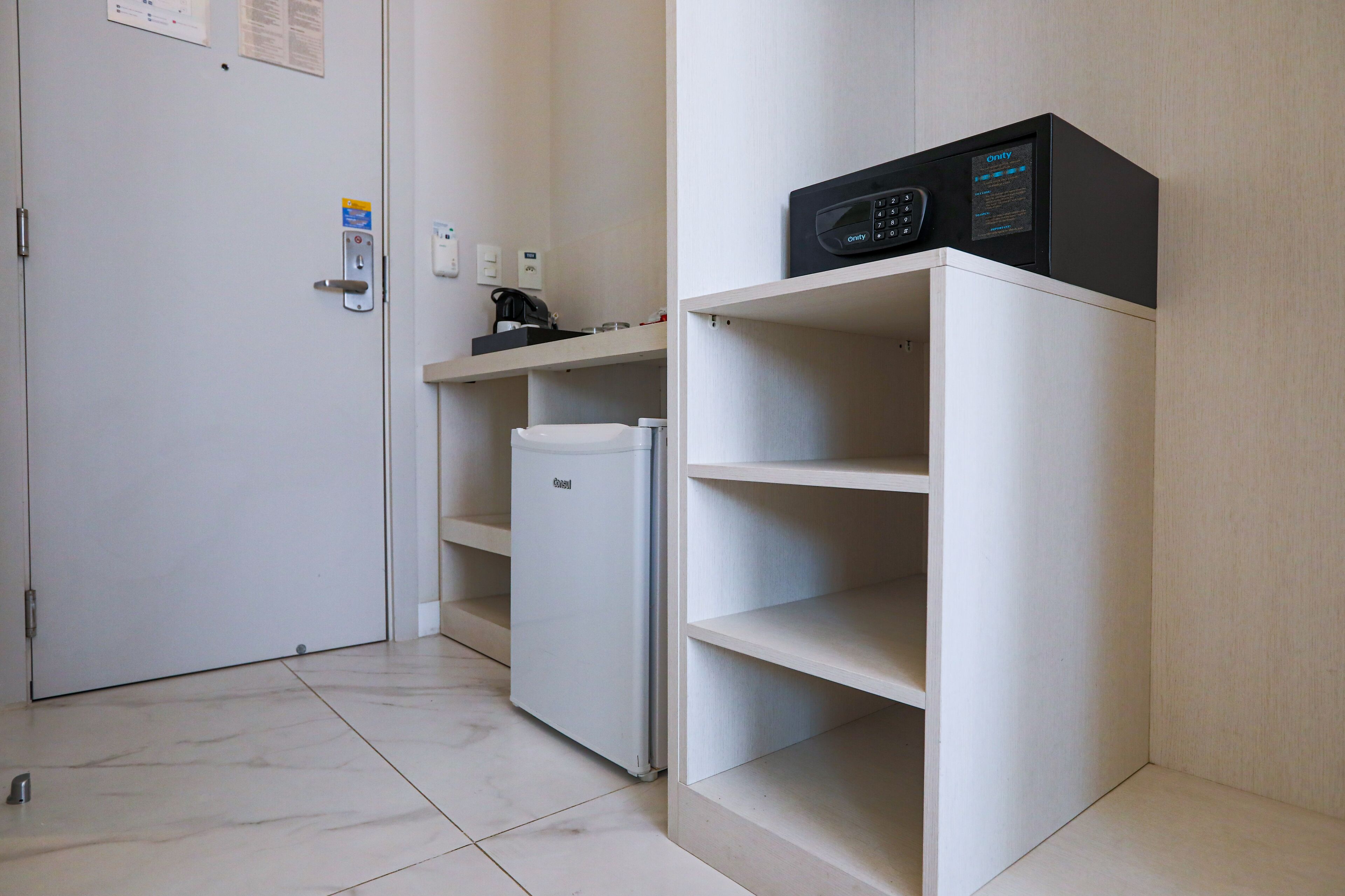 luxury room, 2 single beds | minibar, in-room safe, laptop workspace, iron/ironing board