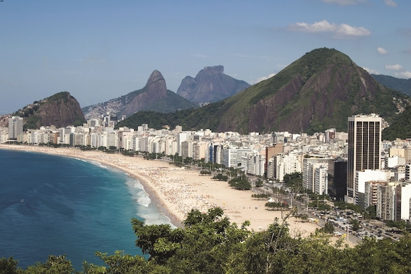 Beach nearby, white sand, beach towels