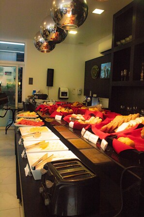 Free daily buffet breakfast
