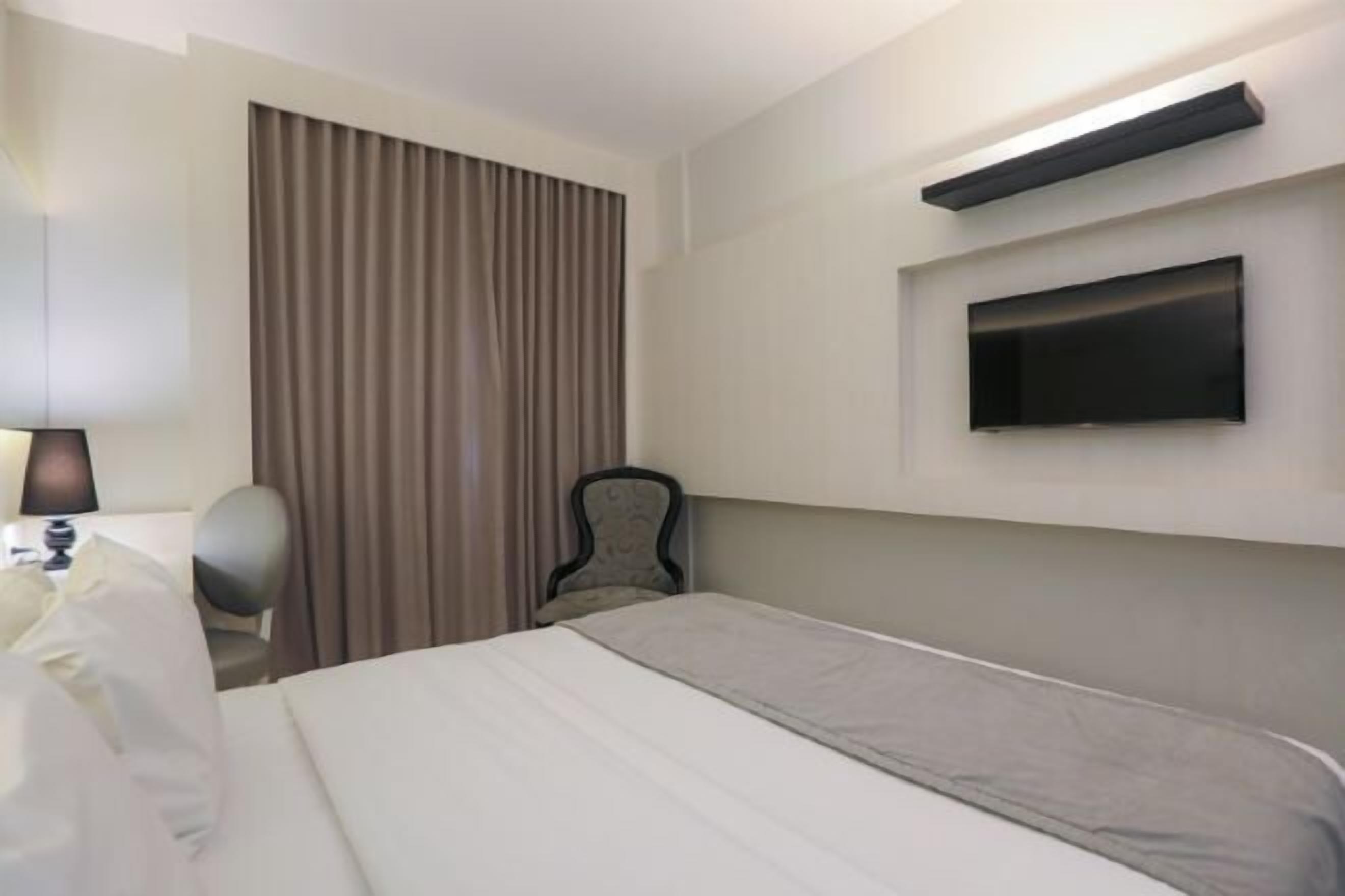 迷你吧、客房内保险箱、笔记本电脑工作区、熨斗/熨板