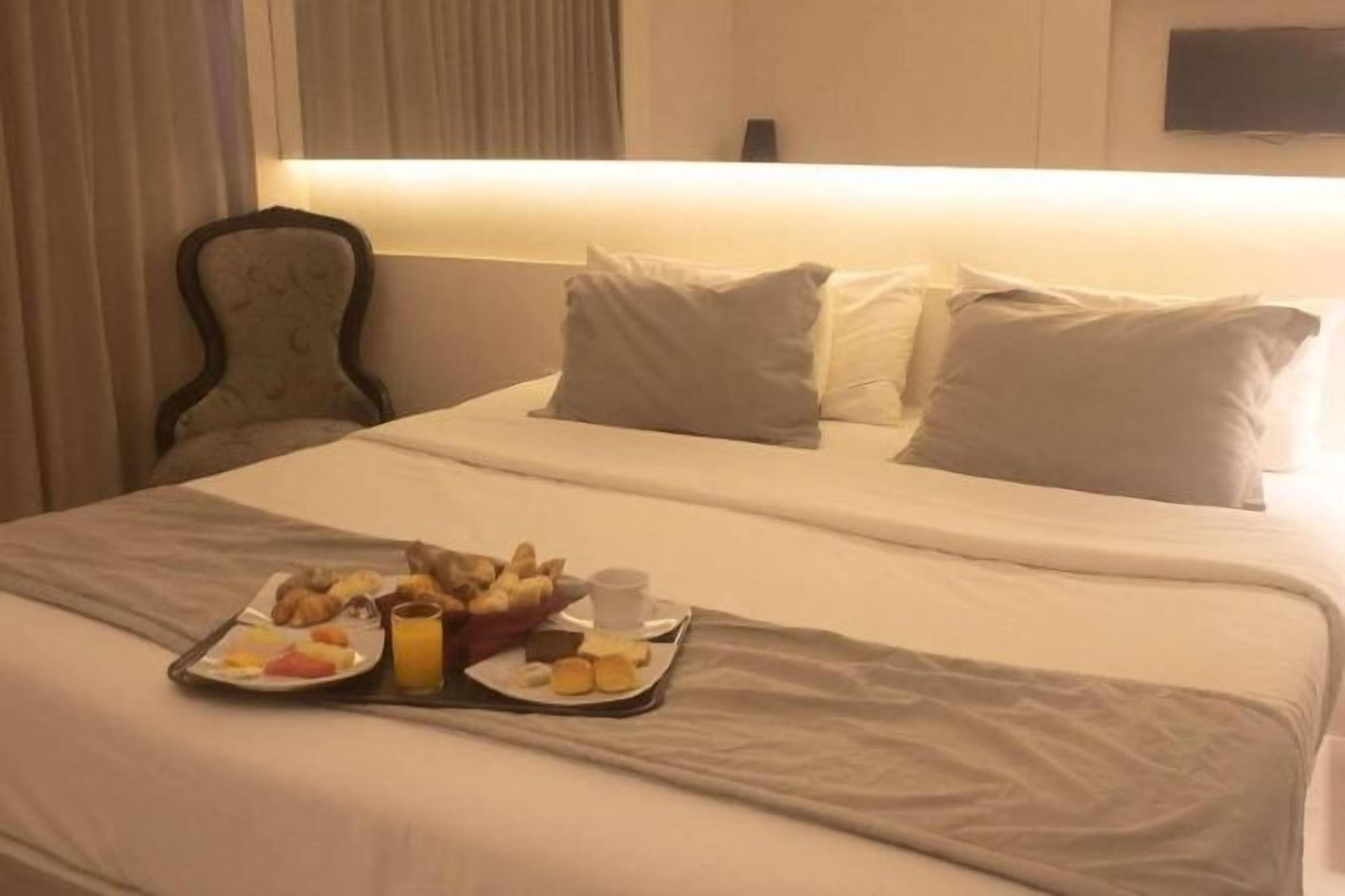 Míníbar, öryggishólf í herbergi, vinnuaðstaða fyrir fartölvur