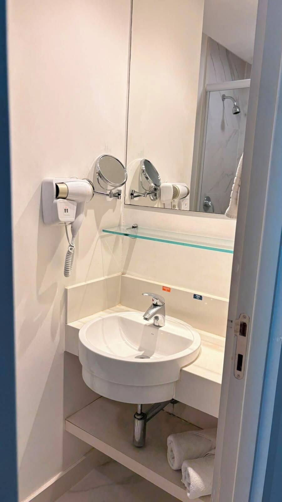 Shower, free toiletries, hair dryer, towels